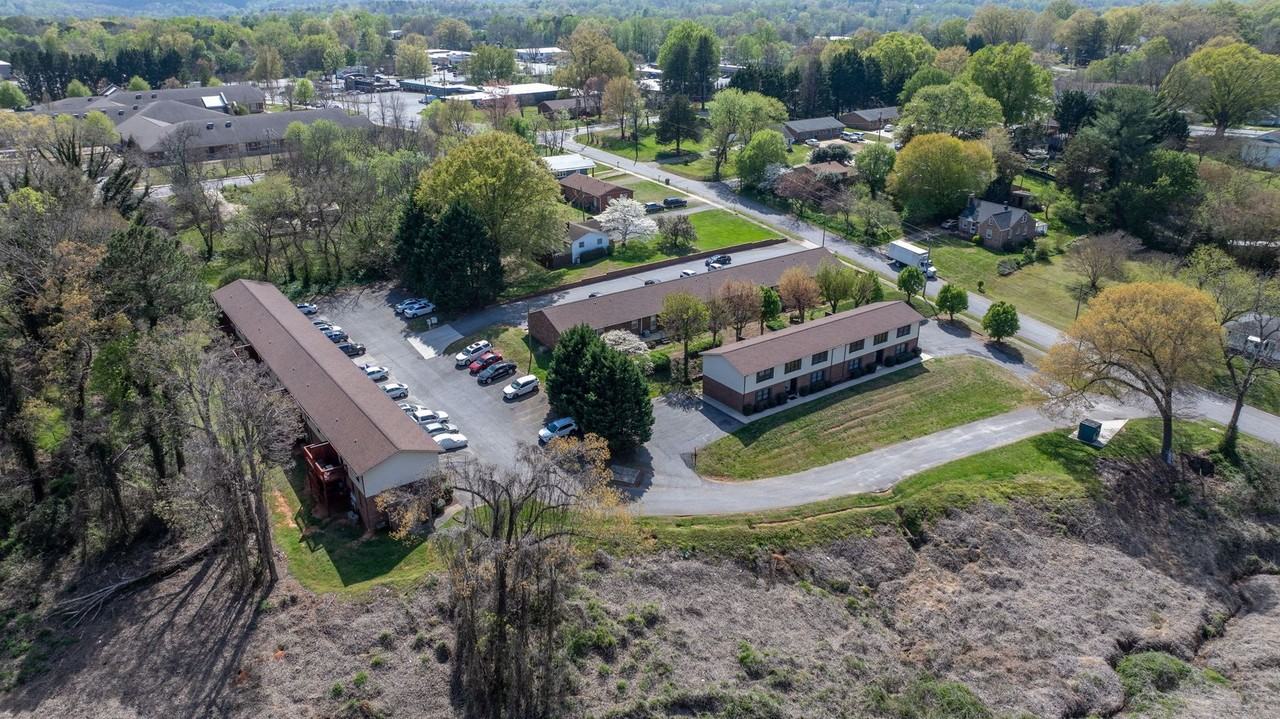 525 12th St Sw - Photo 4 of 46