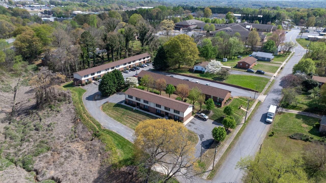 525 12th St Sw - Photo 5 of 46