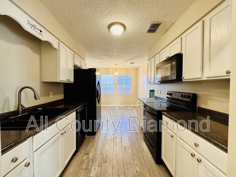 167 Lauren Ln - Photo 4 of 31