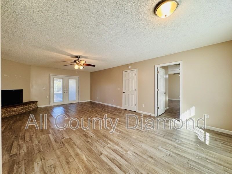 167 Lauren Ln - Photo 7 of 31