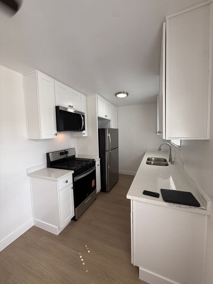14119 Gilmore St. - Photo 3 of 17