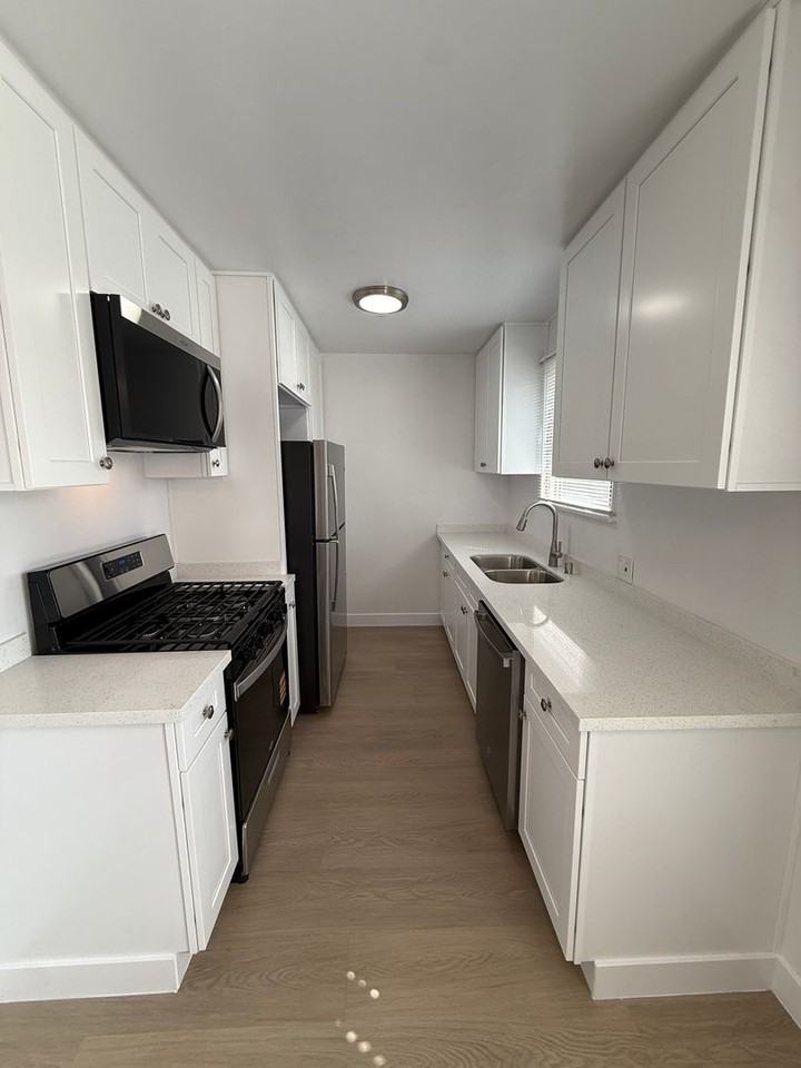 14119 Gilmore St. - Photo 5 of 17