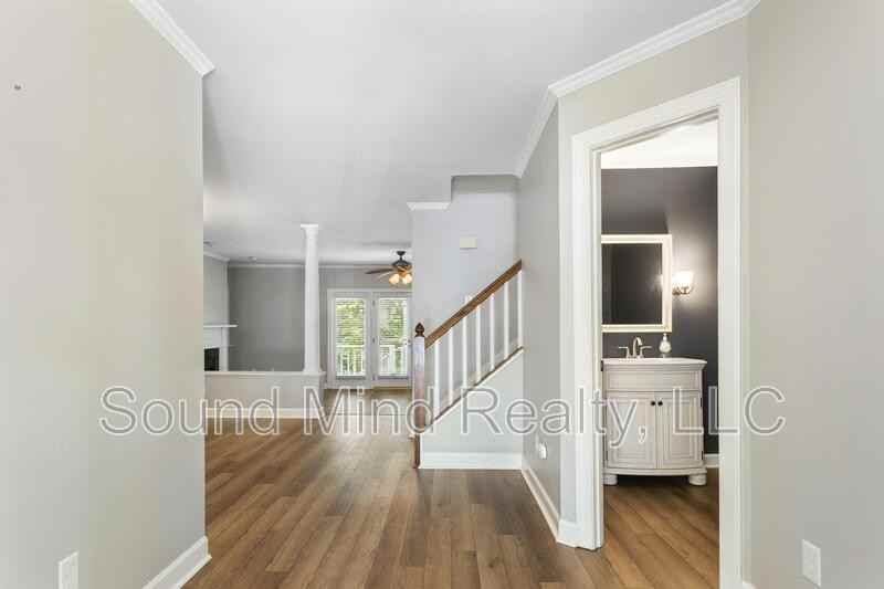 112 Lomond Ln - Photo 2 of 36