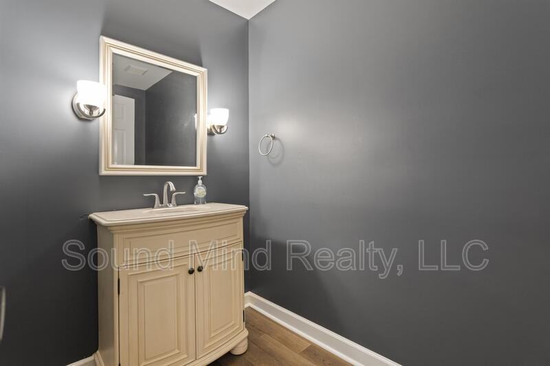 112 Lomond Ln - Photo 3 of 36