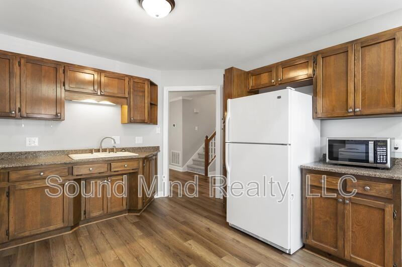 112 Lomond Ln - Photo 4 of 36