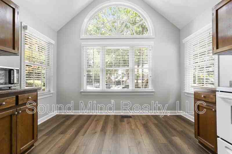 112 Lomond Ln - Photo 6 of 36