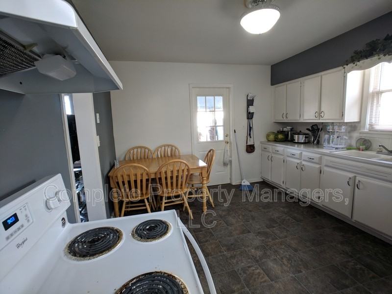 213 E Main St - Photo 4 of 11