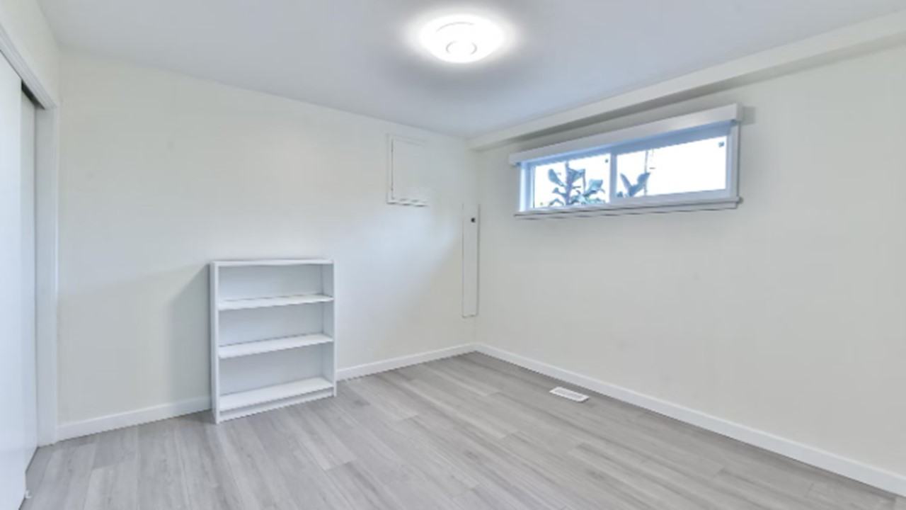 1895 Rosebery Avenue - Photo 7 of 12