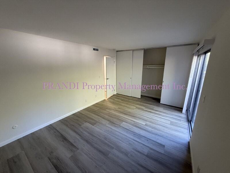 310 1st St #9 - Photo 5 of 12