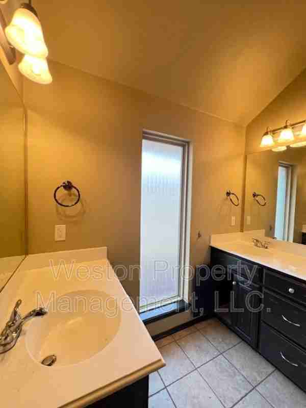 19136 Cottonwood Ct - Photo 6 of 13