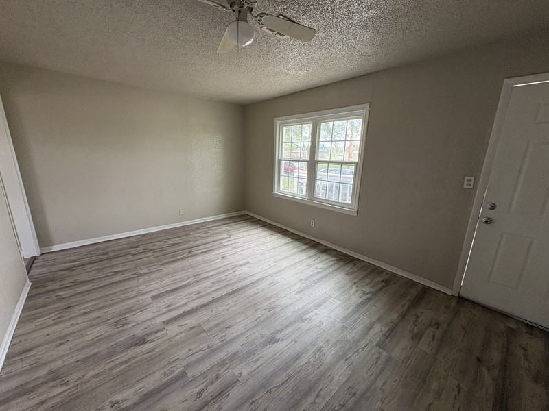 240 E 30th St N - Photo 2 of 10