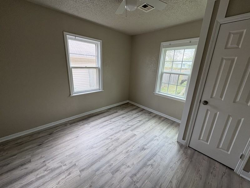 240 E 30th St N - Photo 6 of 10