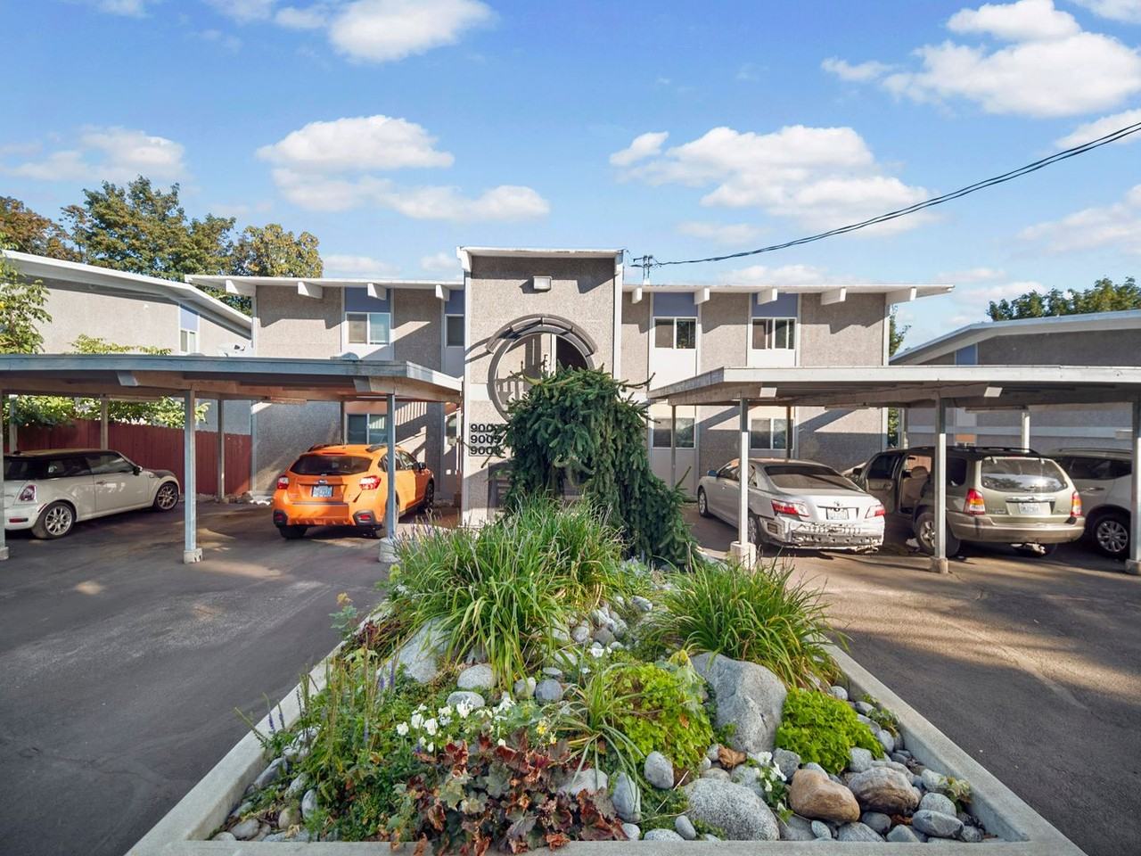 8909 E Liberty Ave - Photo 2 of 26