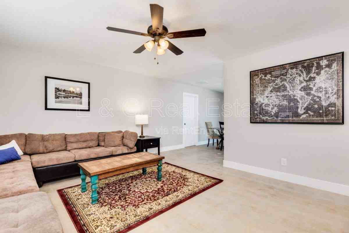 16 W Geneva Dr - Photo 3 of 10