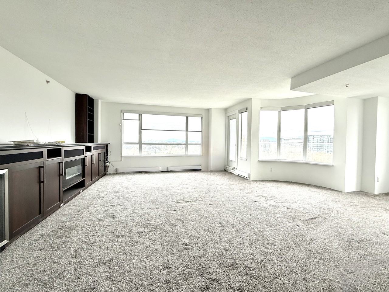 7760 Granville Avenue #13F - Photo 3 of 9