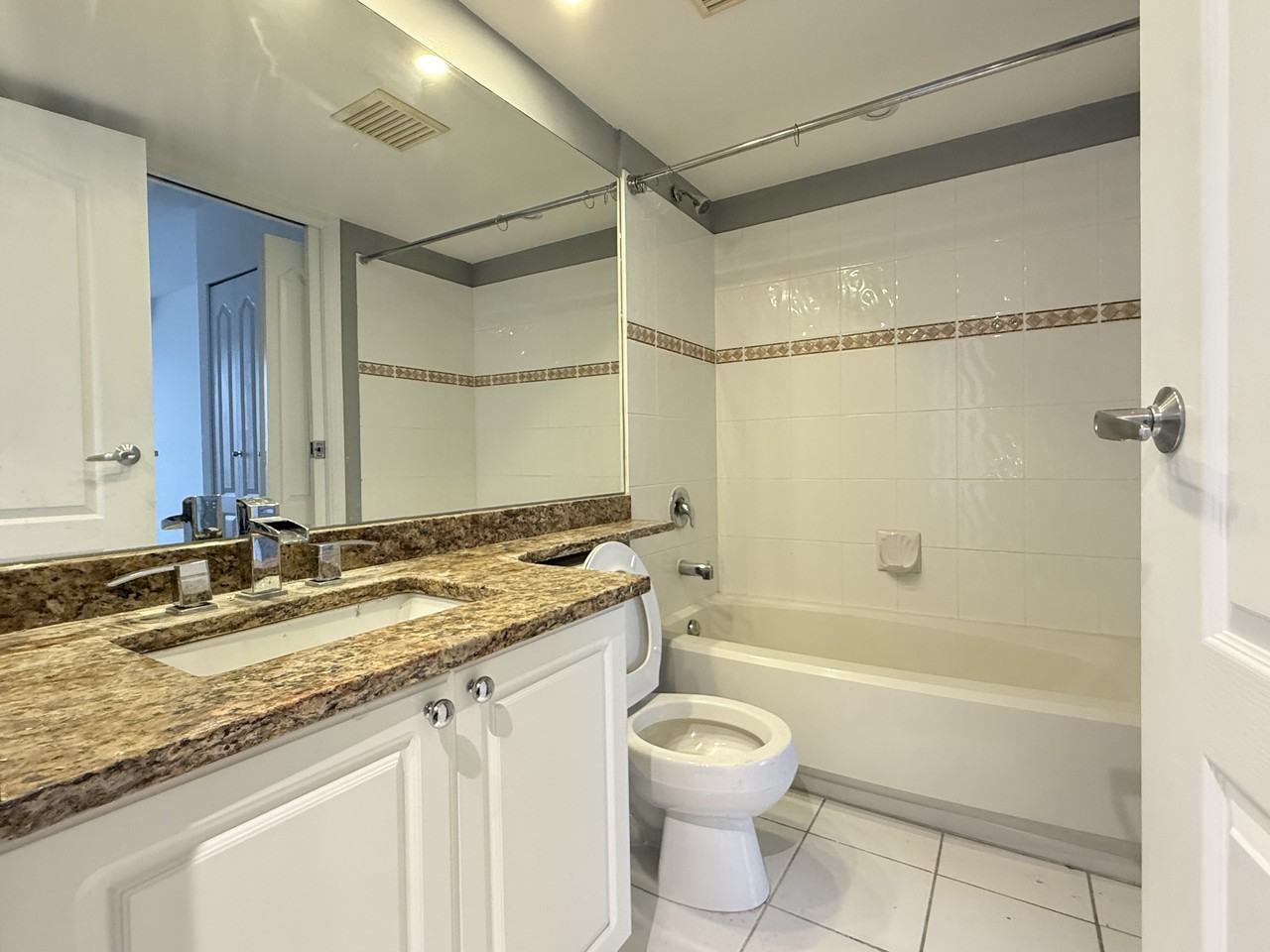 7760 Granville Avenue #13F - Photo 5 of 9