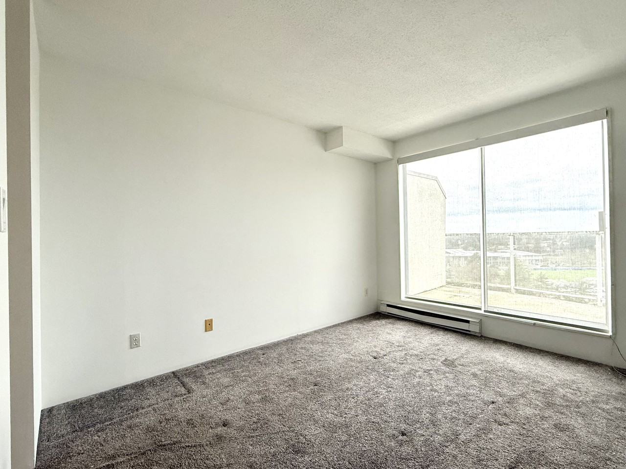 7760 Granville Avenue #13F - Photo 6 of 9