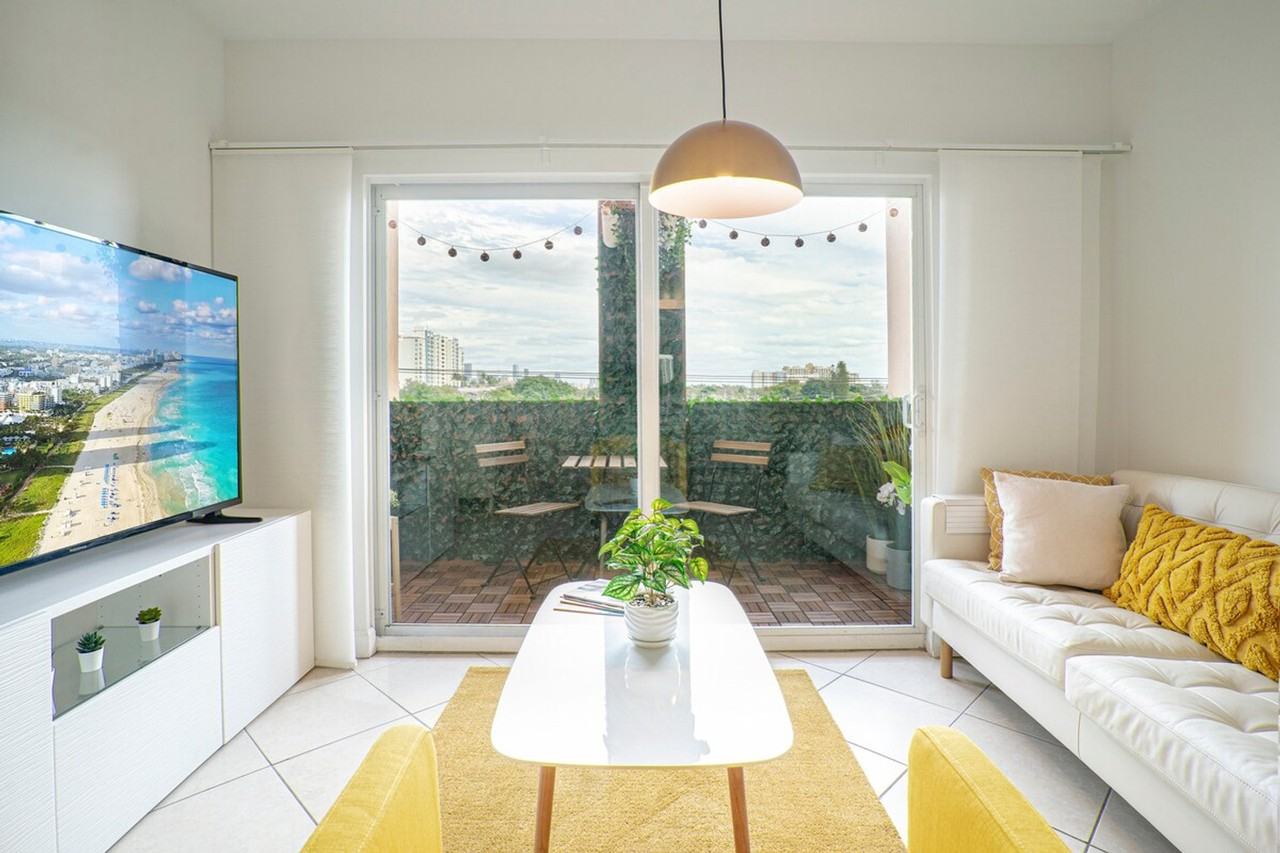 3221 Sw 23rd St #1056251P - Photo 2 of 32