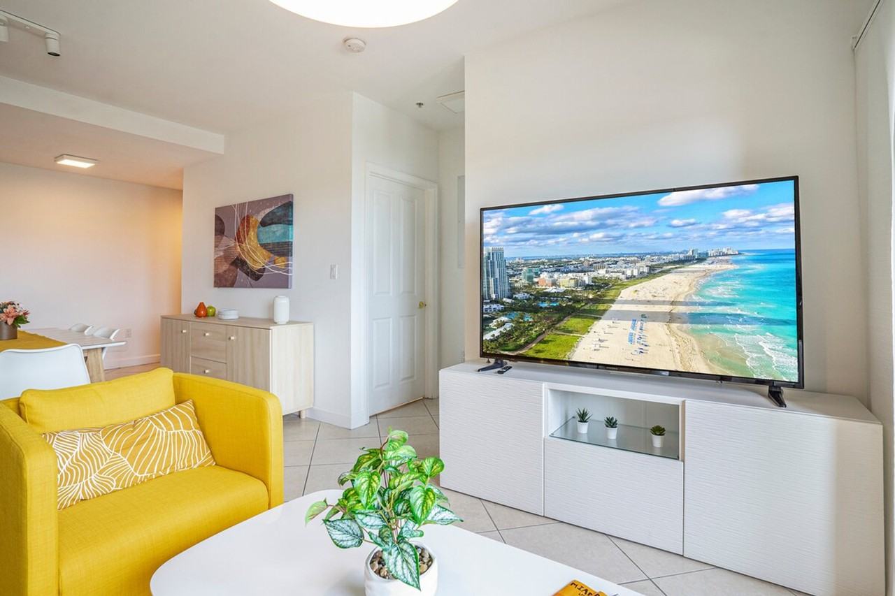 3221 Sw 23rd St #1056251P - Photo 3 of 32