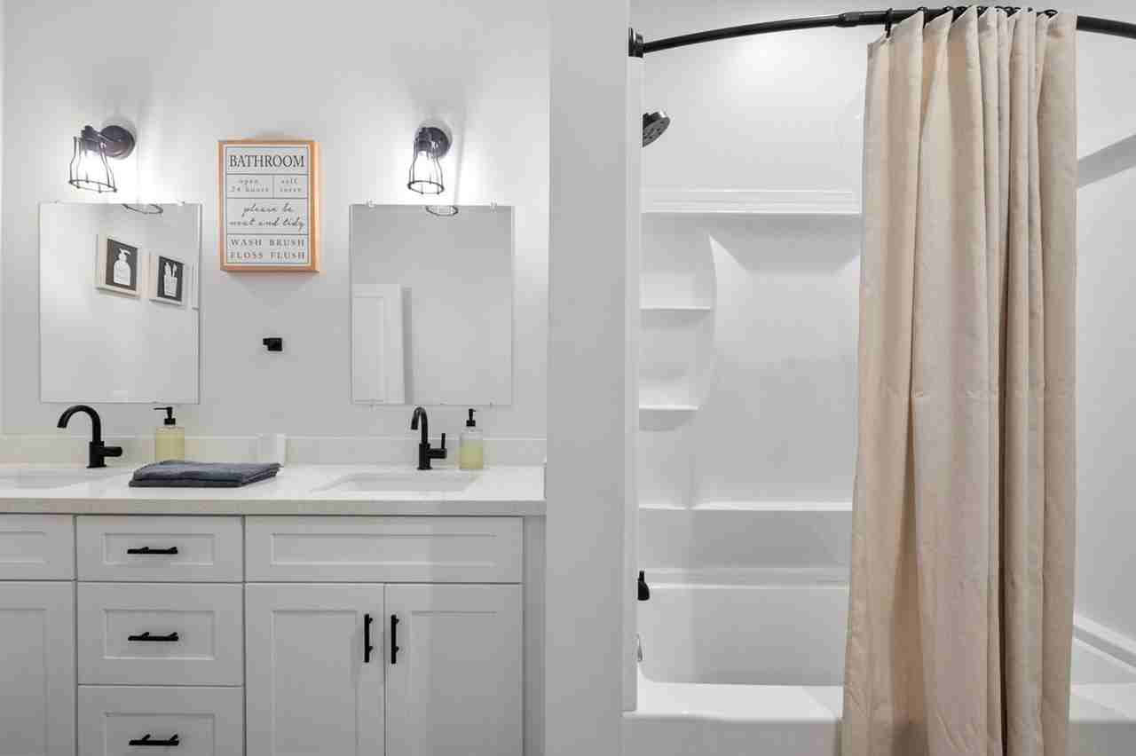 3806 E Polk St #1244297P - Photo 3 of 30