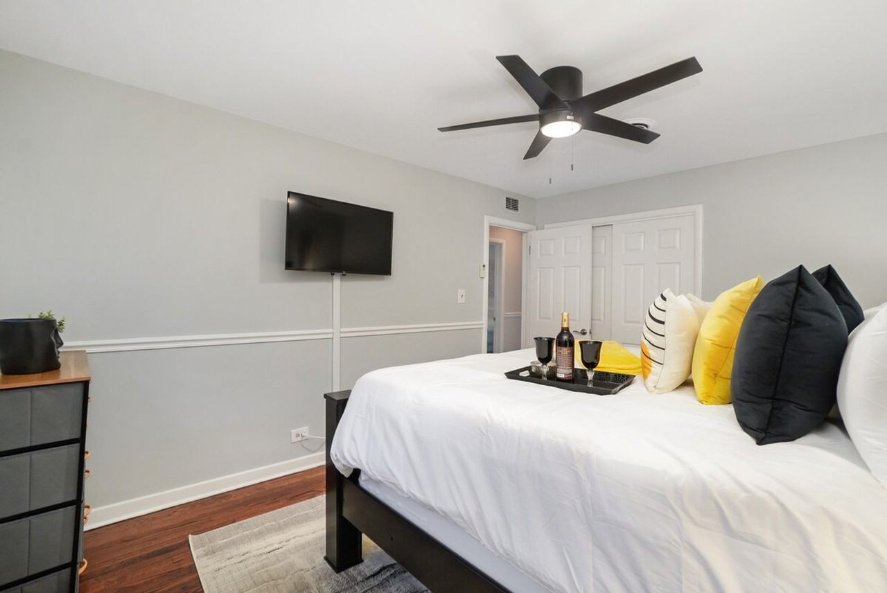 7117 N Crawford Ave #1285067P - Photo 5 of 24