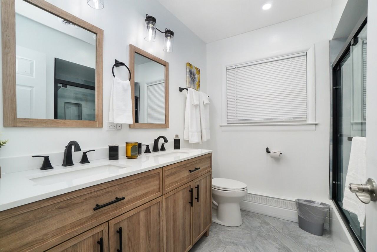 7117 N Crawford Ave #1285067P - Photo 6 of 24