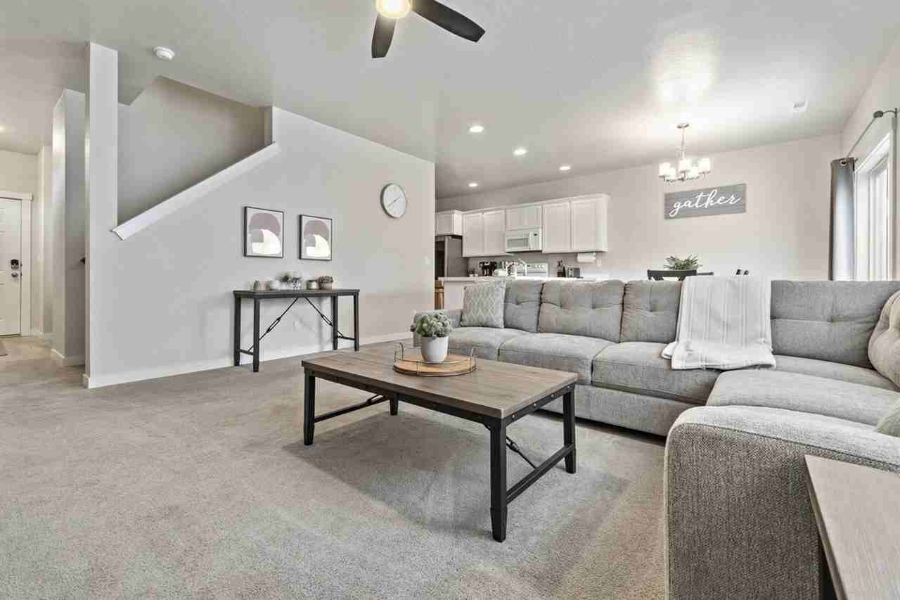 2646 W Snyder St #1308956P - Photo 3 of 35