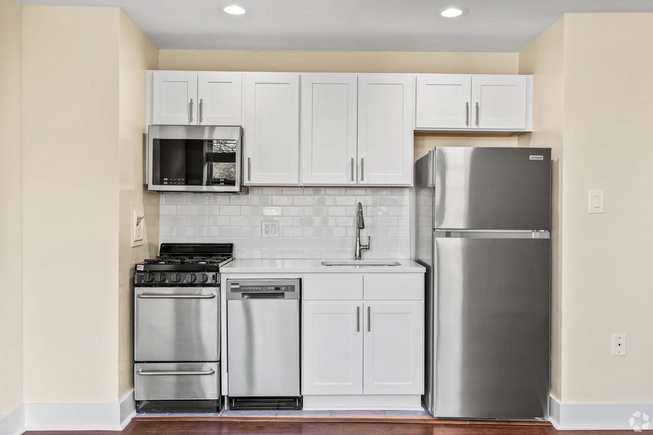 Park East Apartments - Photo 2 of 30