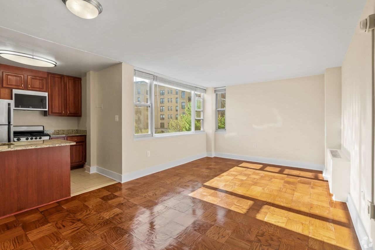 Park East Apartments - Photo 3 of 30