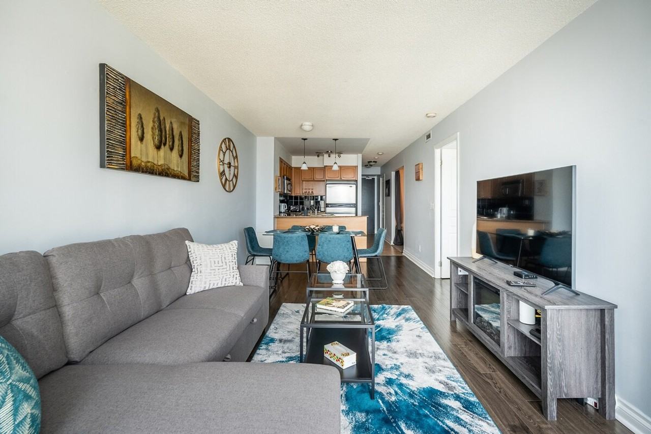 18 Yonge Street - Photo 4 of 36