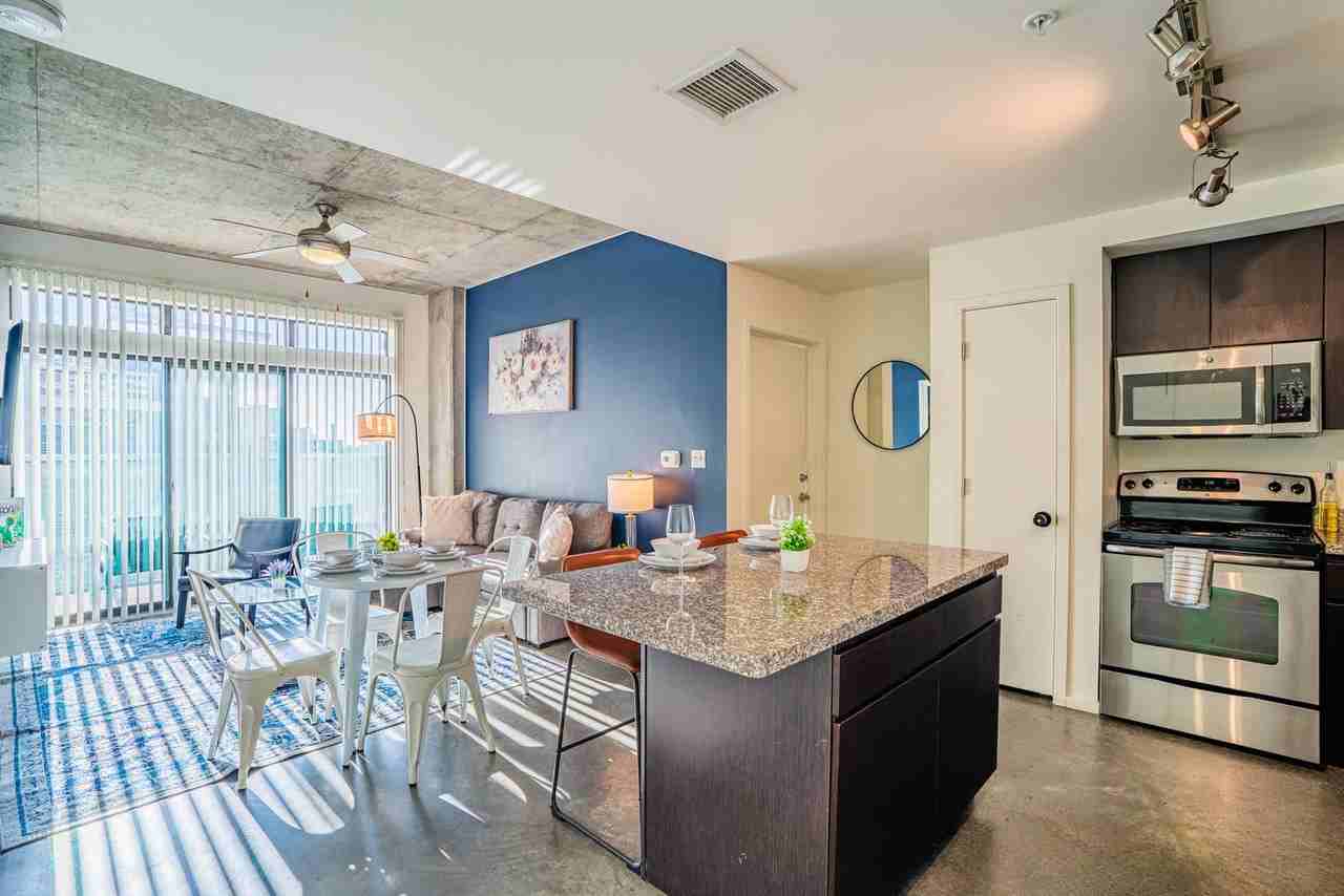 333 E Roosevelt St #1388245P - Photo 2 of 49