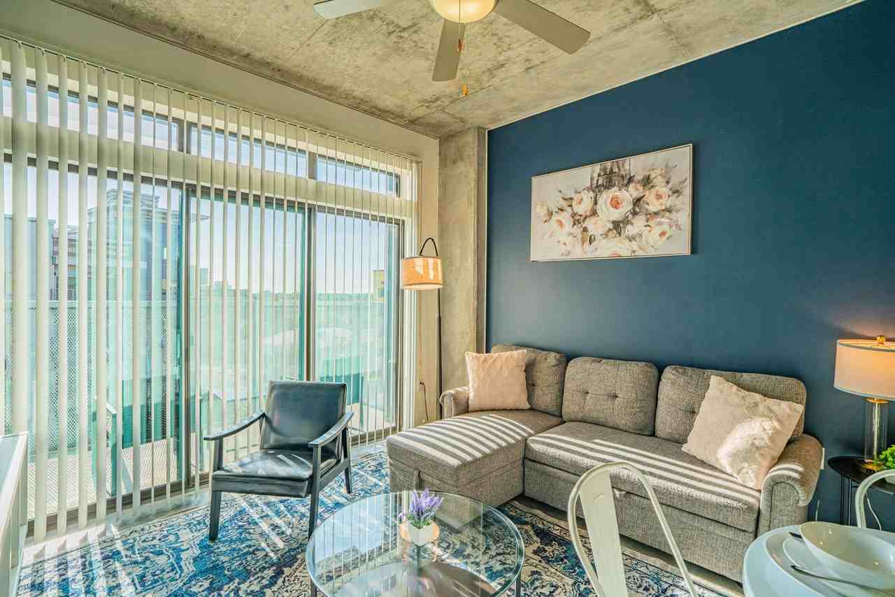 333 E Roosevelt St #1388245P - Photo 4 of 49