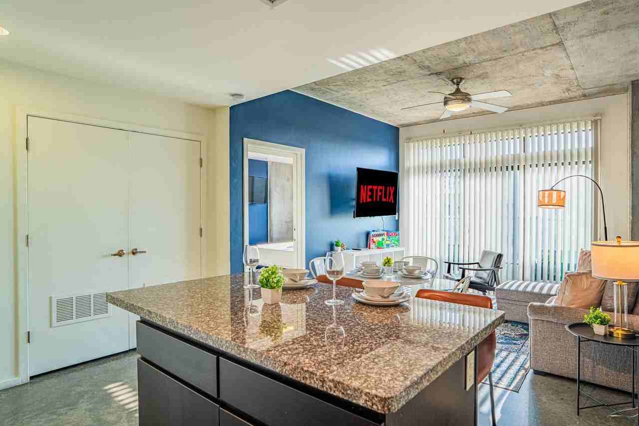 333 E Roosevelt St #1388245P - Photo 5 of 49