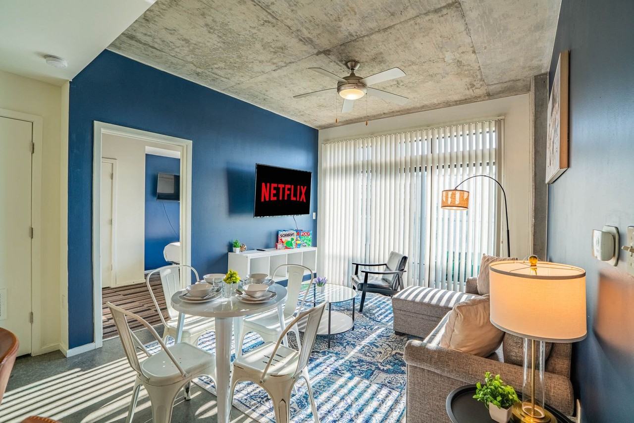 333 E Roosevelt St #1388245P - Photo 6 of 49