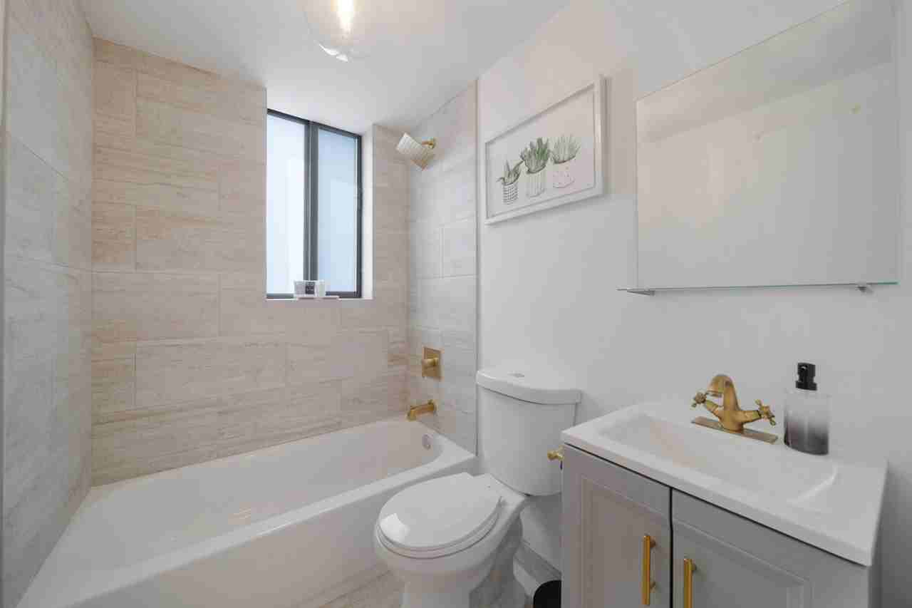 2110 Sw 16th St #1388877P - Photo 2 of 12
