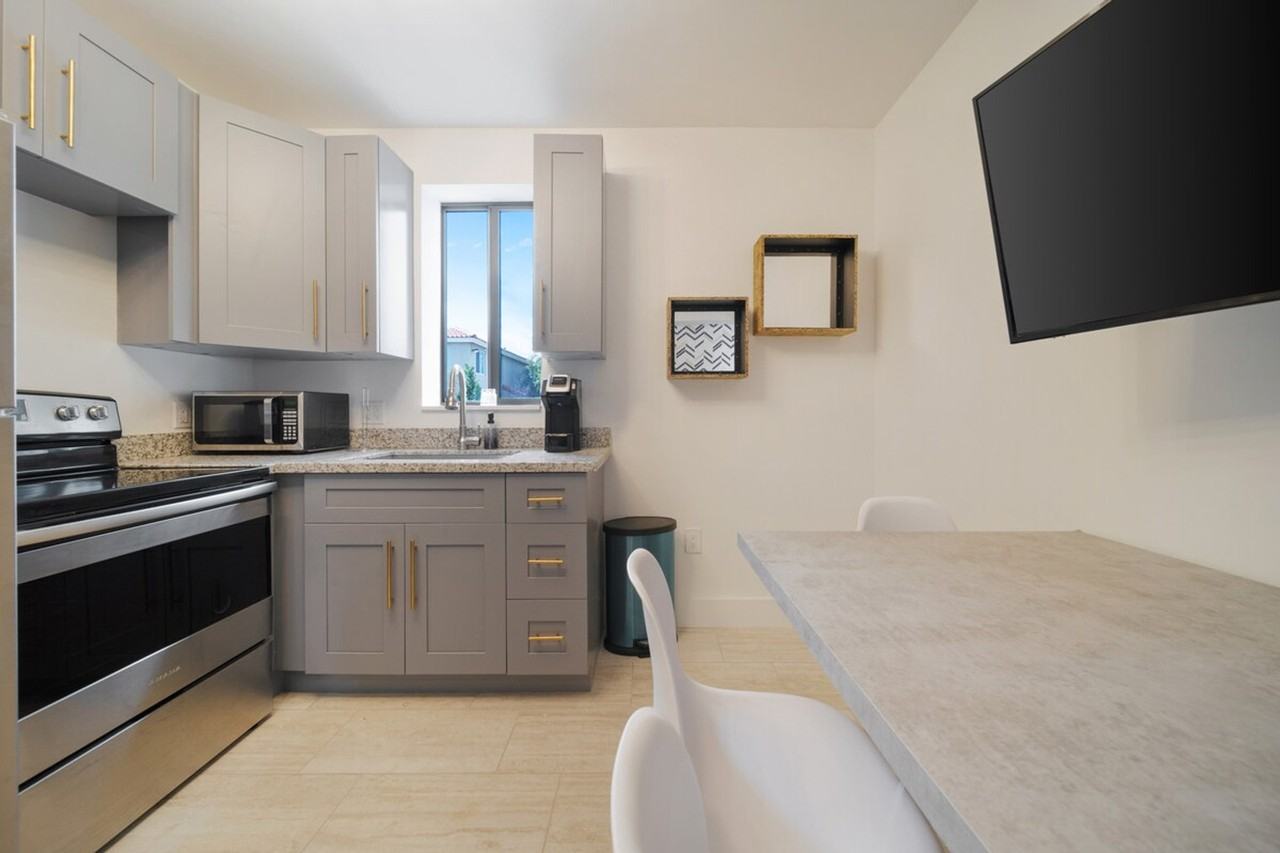 2110 Sw 16th St #1388877P - Photo 3 of 12