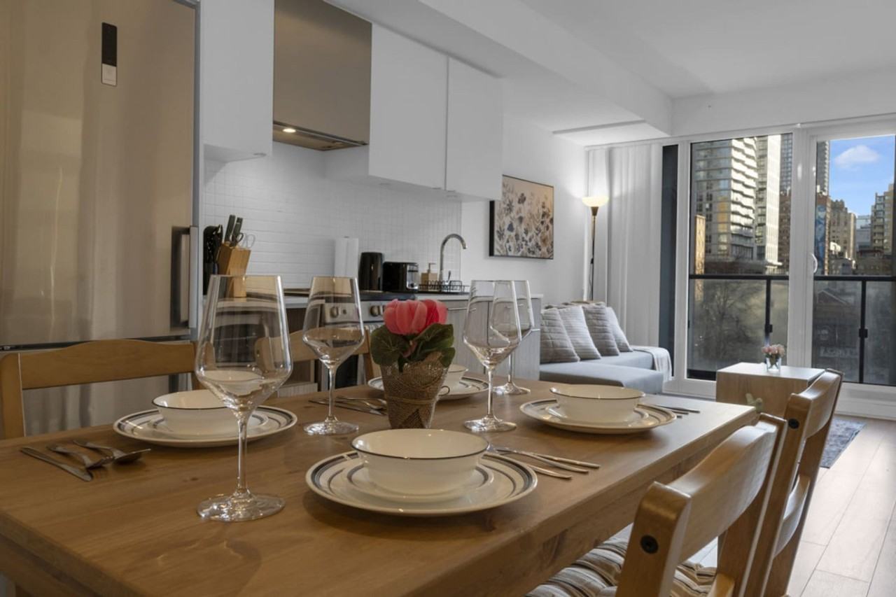 251 Jarvis St #1403788P - Photo 3 of 18