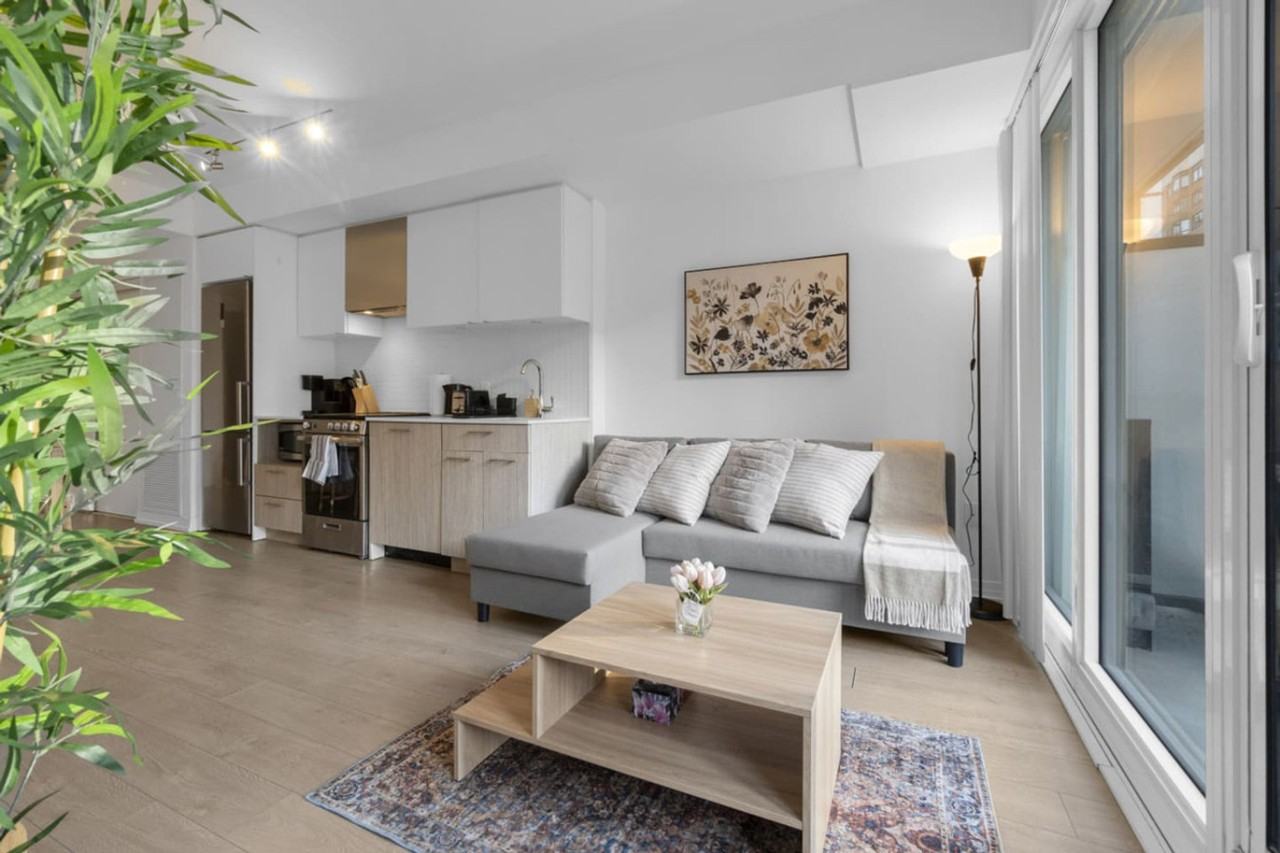 251 Jarvis St #1403788P - Photo 4 of 18