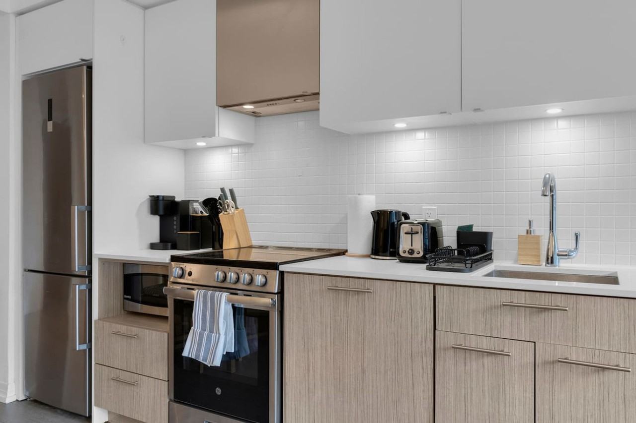 251 Jarvis St #1403788P - Photo 5 of 18