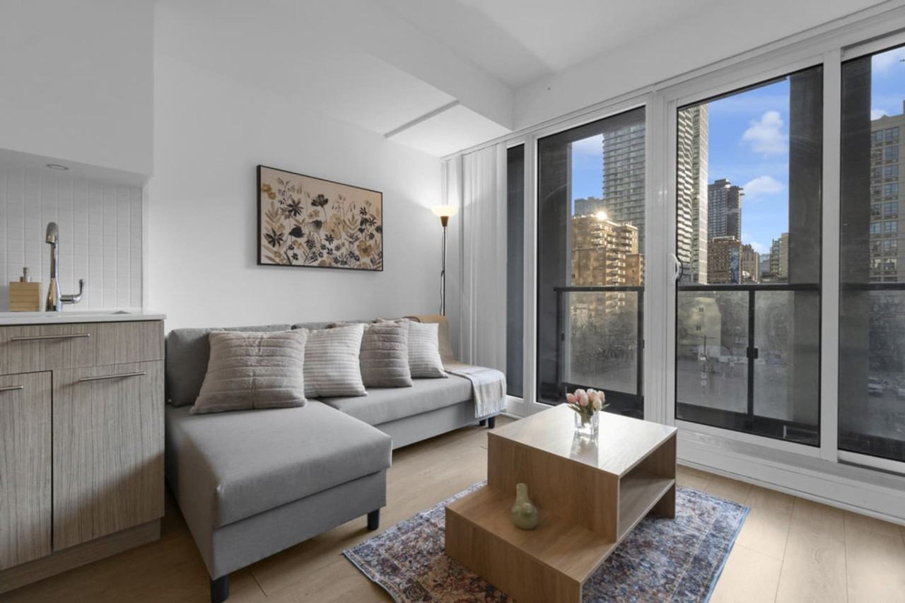 251 Jarvis St #1403788P - Photo 7 of 18