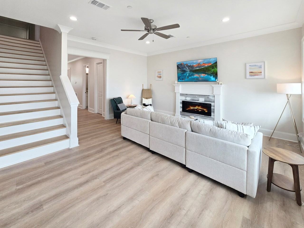 996 W Beach Blvd #1473610P - Photo 2 of 25