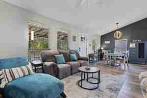 featured image of 6733 Mary St