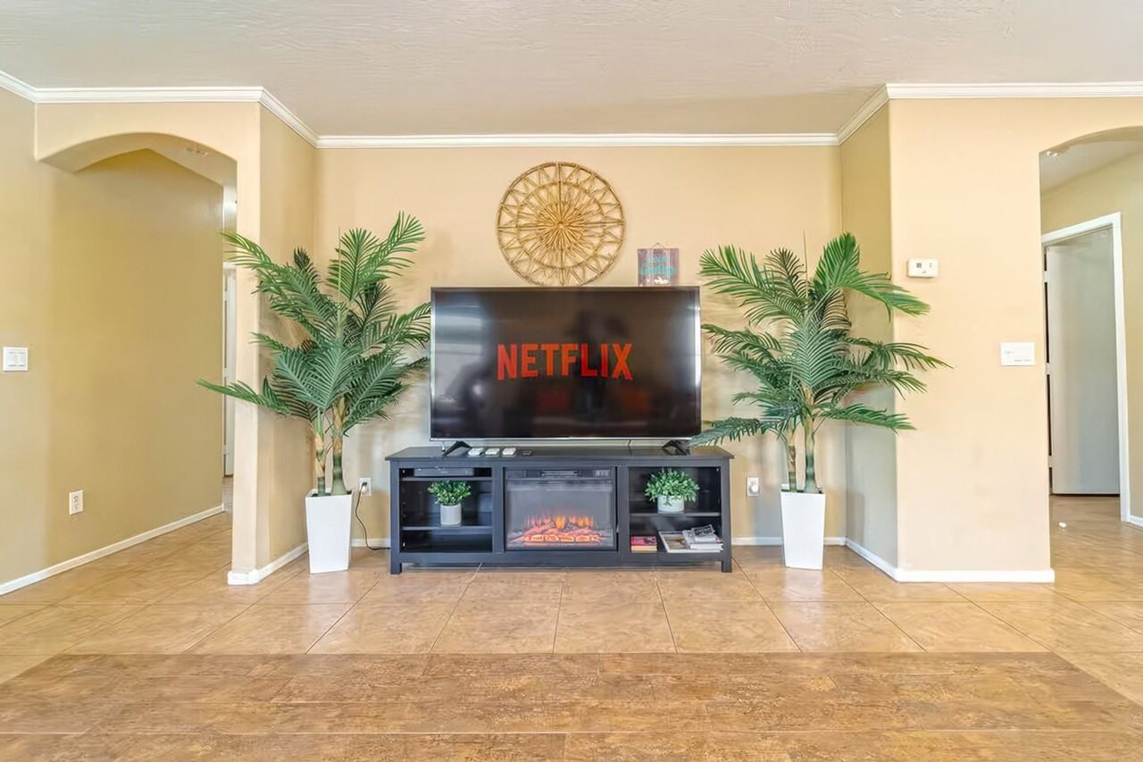 1546 N Desert Willow Ave #1495034P - Photo 2 of 33