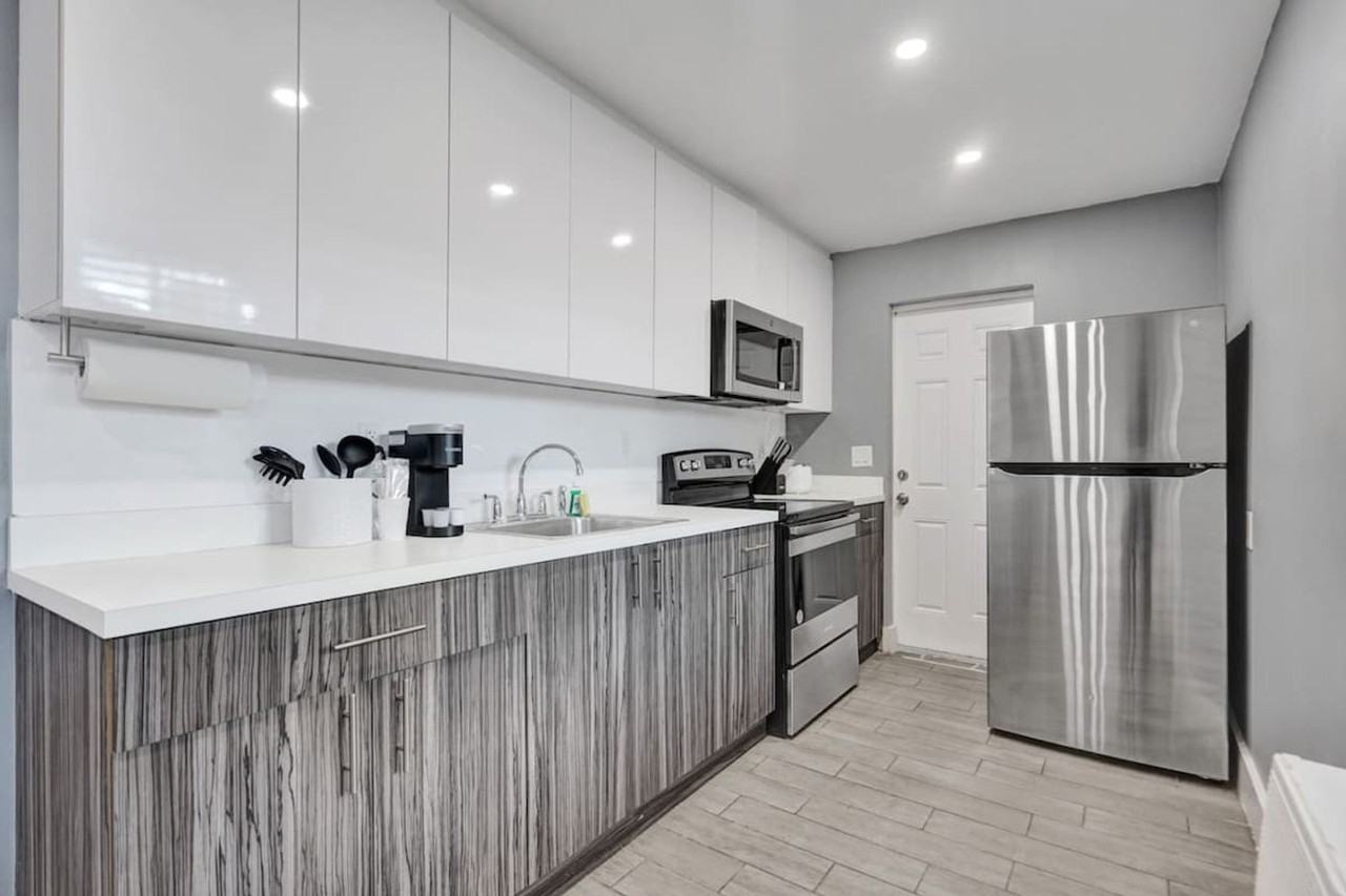 906 N Riverside Dr #1503993P - Photo 7 of 33