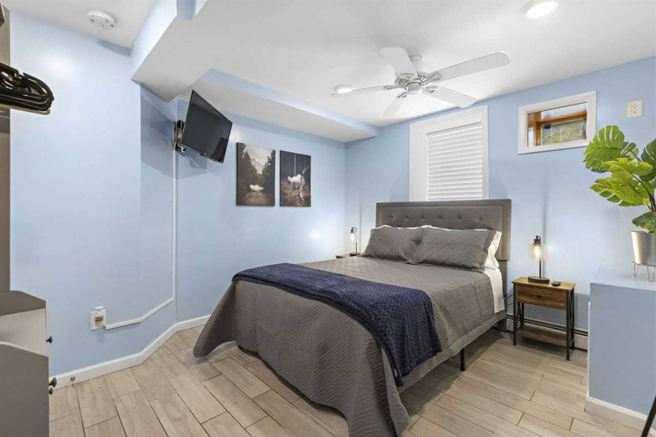 137 W 15th St #1511045P - Photo 2 of 22