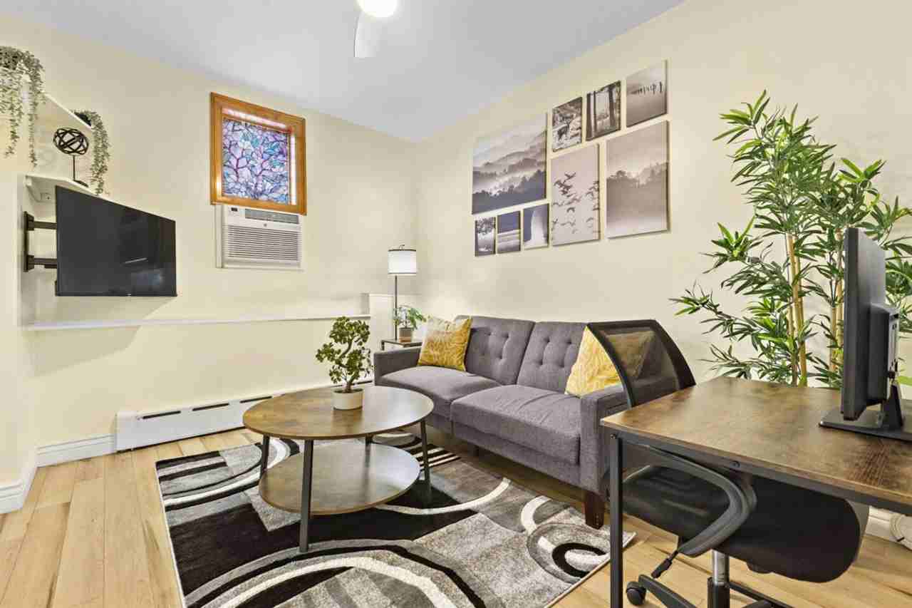 137 W 15th St #1511045P - Photo 5 of 22