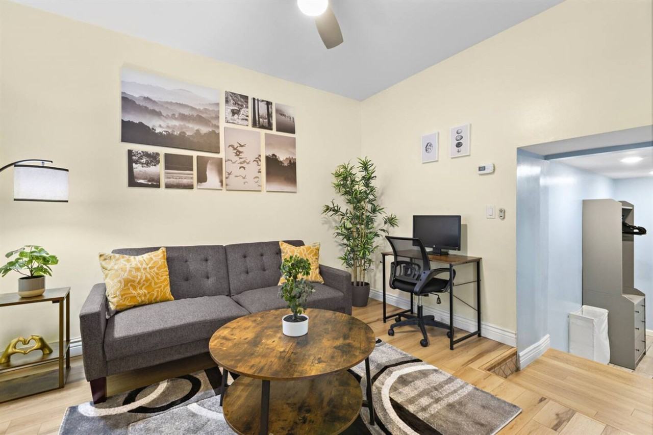 137 W 15th St #1511045P - Photo 6 of 22