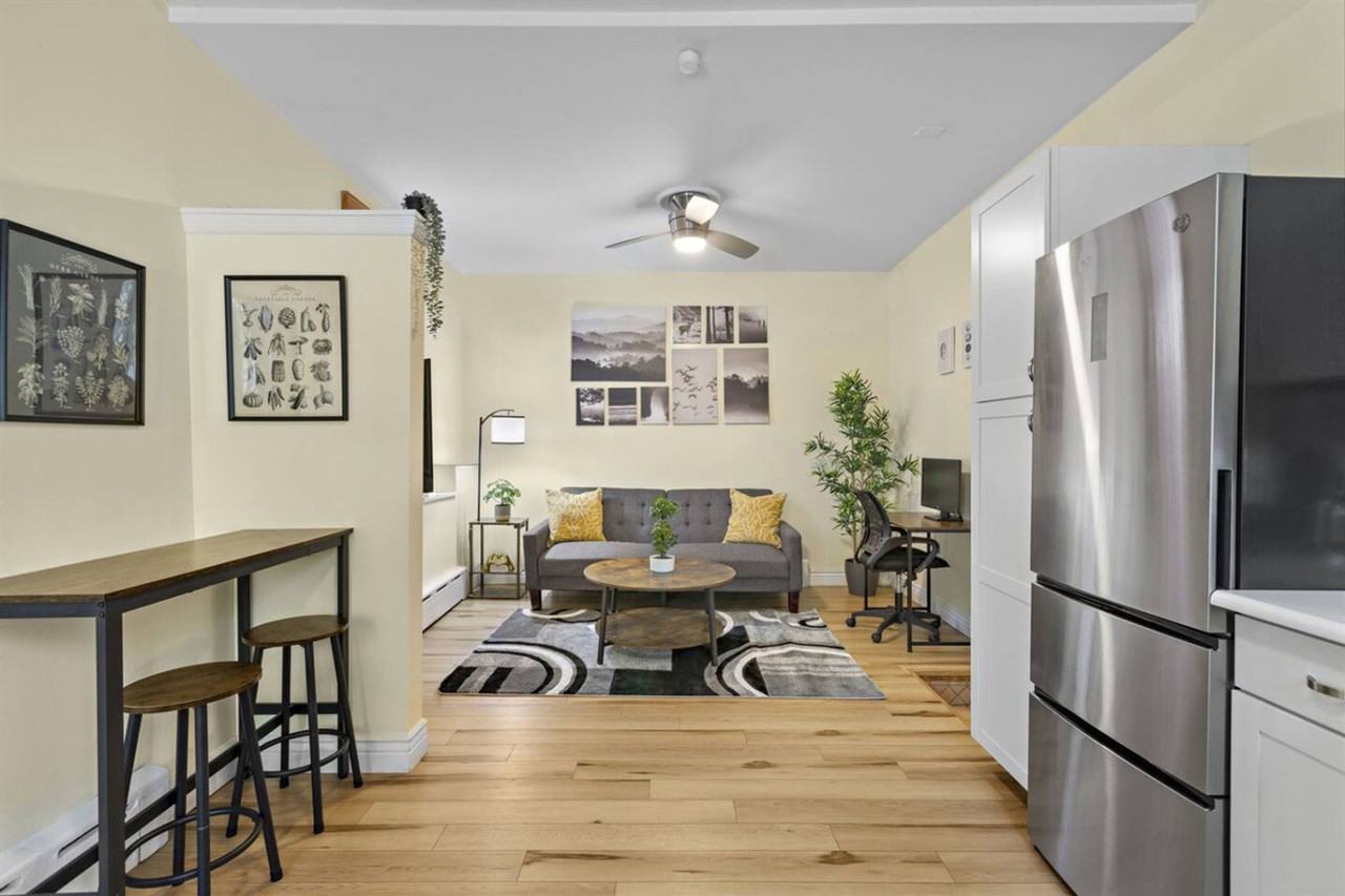 137 W 15th St #1511045P - Photo 7 of 22