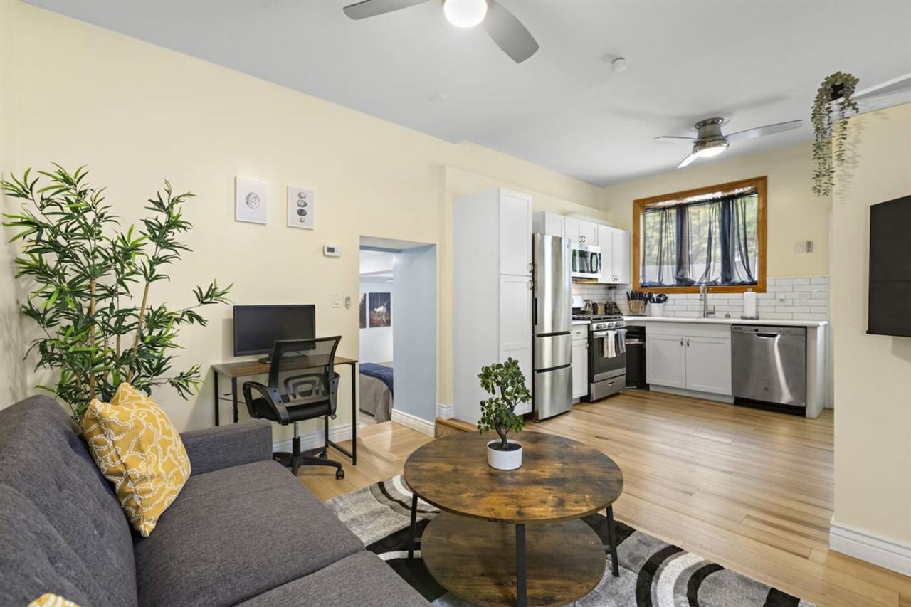 137 W 15th St #1511045P - Photo 7 of 20