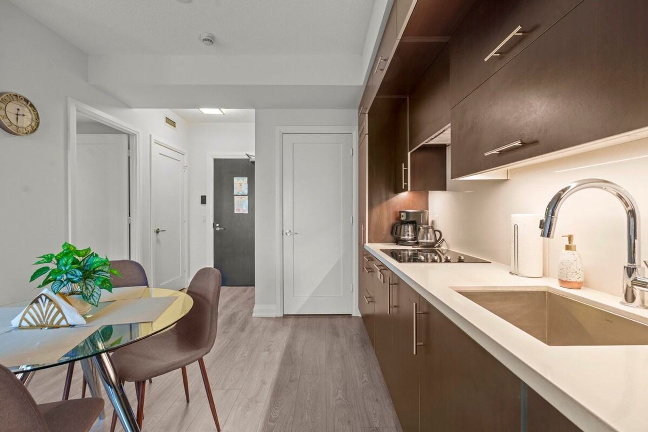 33 Sheppard Ave E #1511361P - Photo 7 of 21